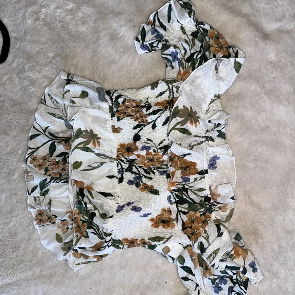 Illa Illa White Floral Ruffle Off Shoulder Crop Top - Picture 5 of 6